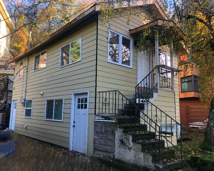 Building Photo - 2440 Wickstrom Pl SW