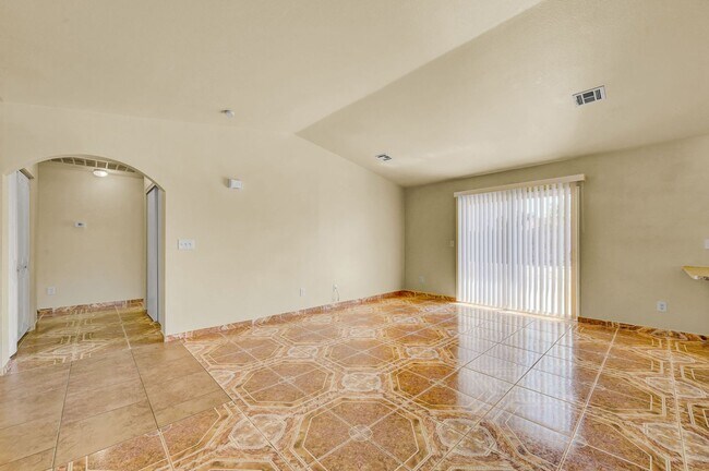 Building Photo - 2739 E Colton Ave