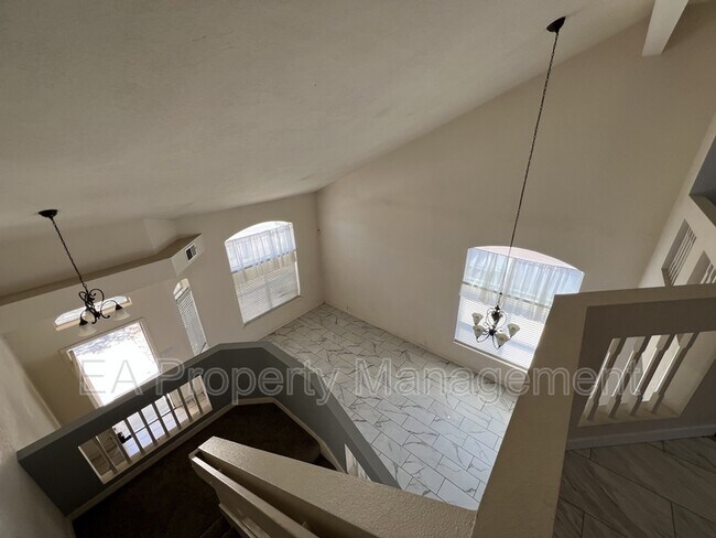 Building Photo - 4009 Pasaje Pl NW