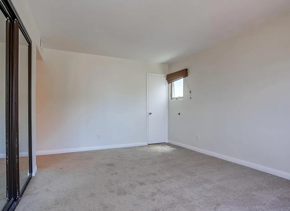 Building Photo - 803 El Carmel Pl