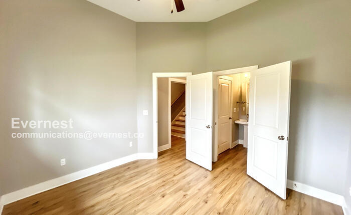 Building Photo - 1067 Montague Pl