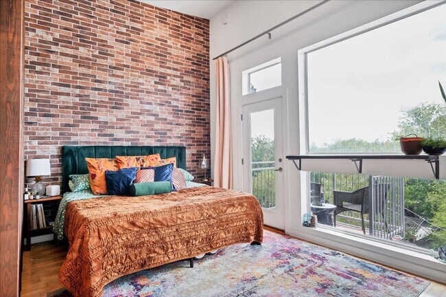 Building Photo - 2931 E 12th St