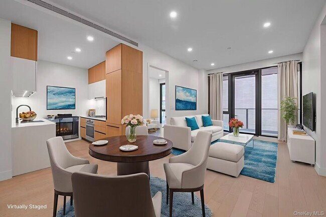 Building Photo - 5 Ct Square W