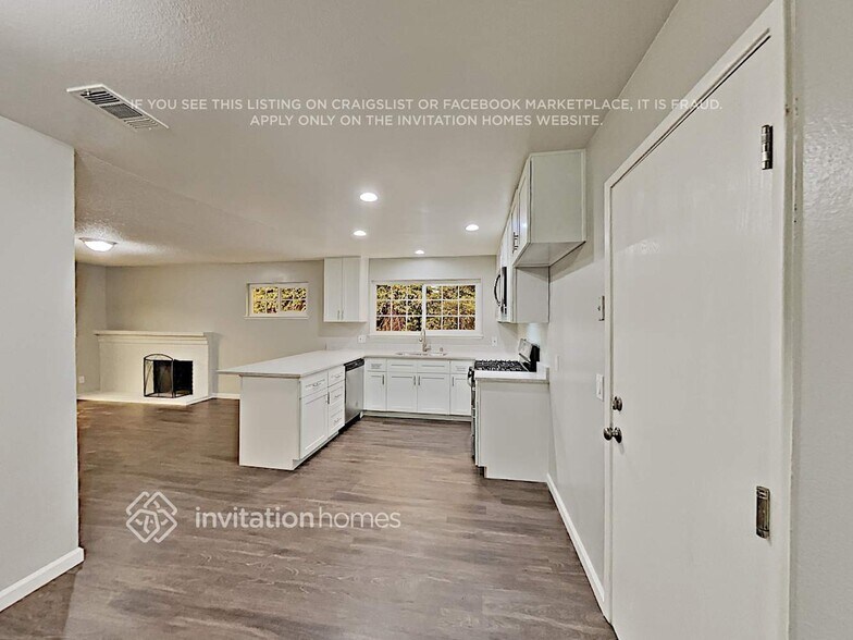 Building Photo - 256 Andrea Dr