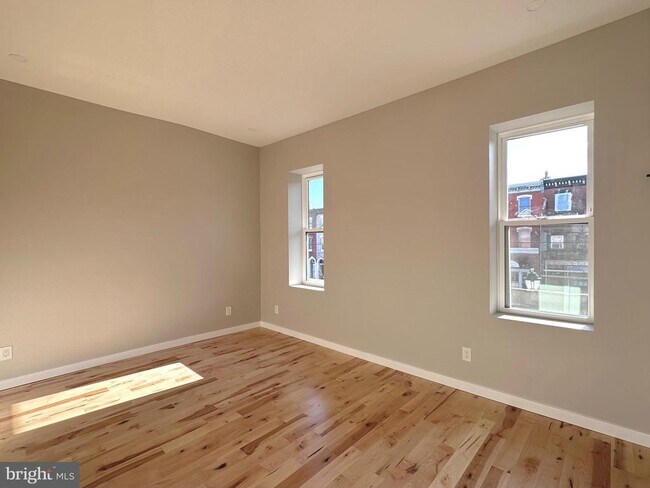 Building Photo - 2821 W Girard Ave