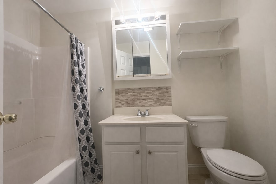 Building Photo - 1056 Cambridge St