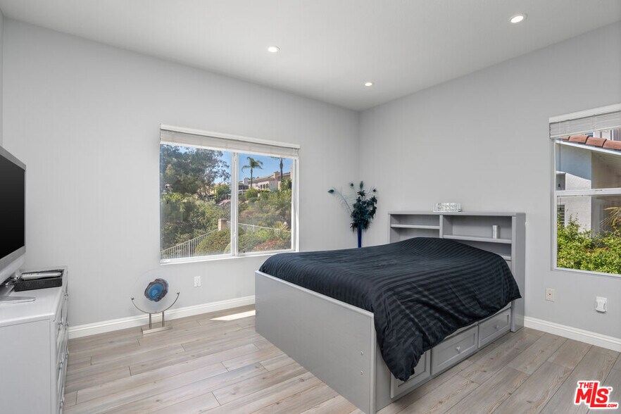Building Photo - 7201 Rockridge Ter