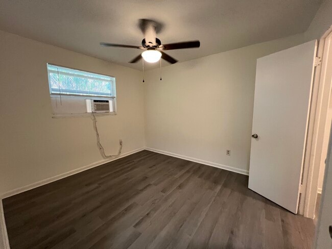 Building Photo - 1855 Dillone Ln