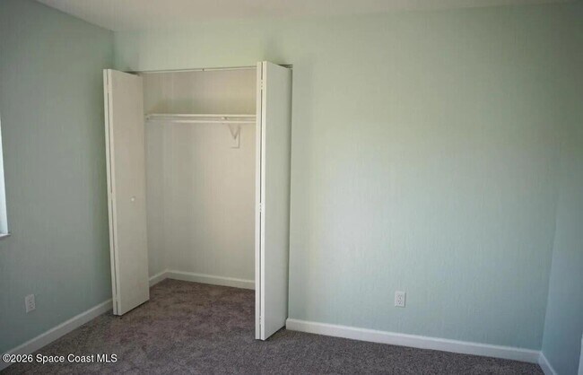 Building Photo - 2130 Forest Knoll Dr NE