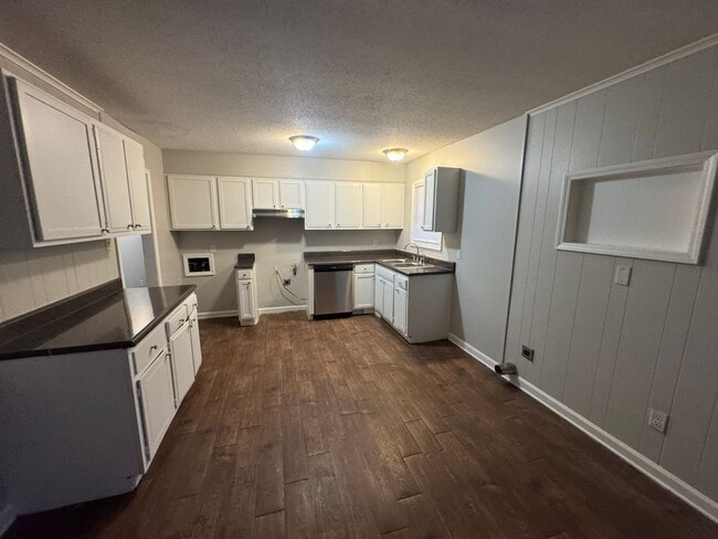 Building Photo - 4225 Arrowhead Rd