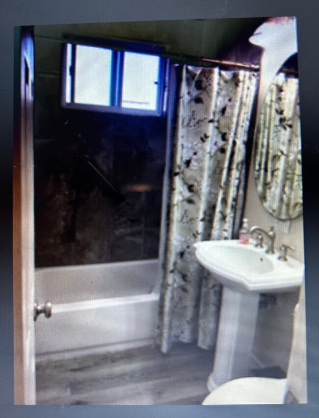 Building Photo - 1470 E Lexington Ave