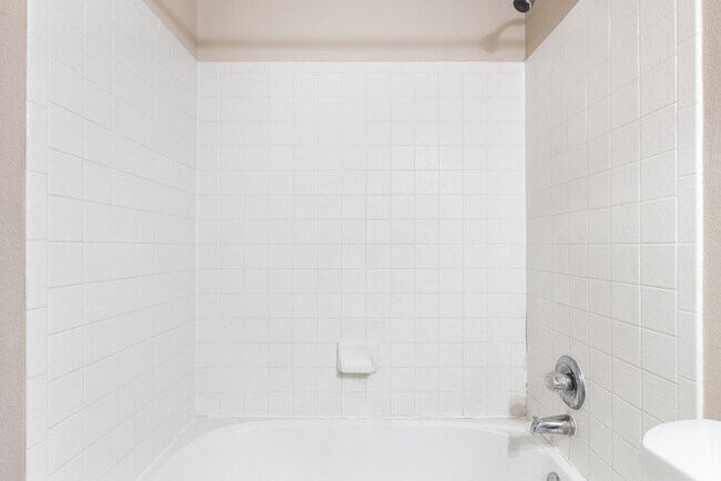 Building Photo - 2 Bedroom/ 1 Bath Bridgewood Subdivision