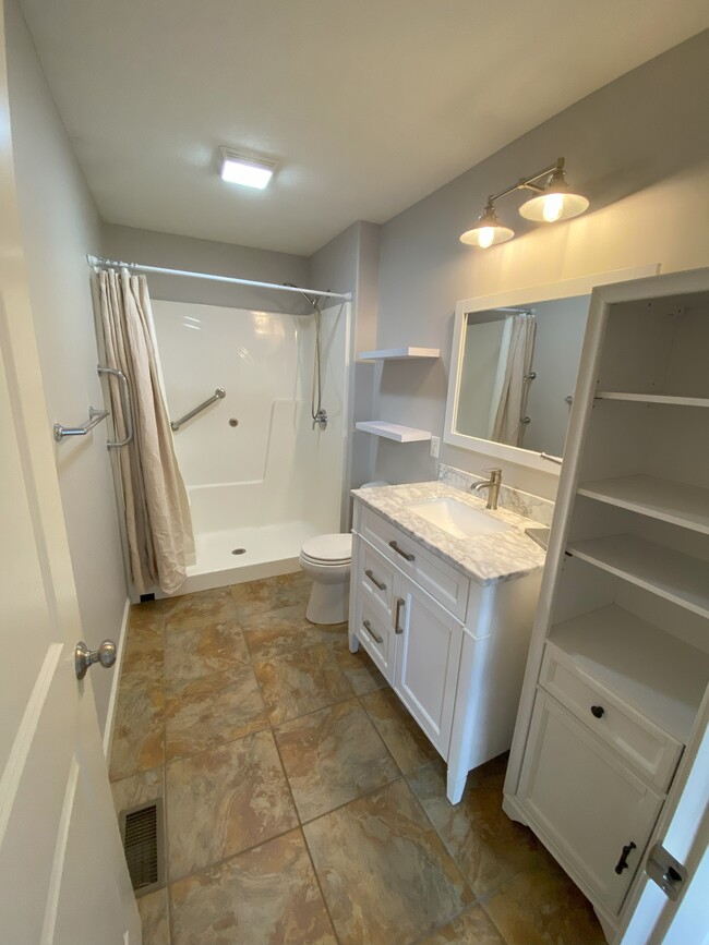 Master Bath - 2901 Red Oak Rd