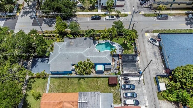 Building Photo - 706 S 19th Ave