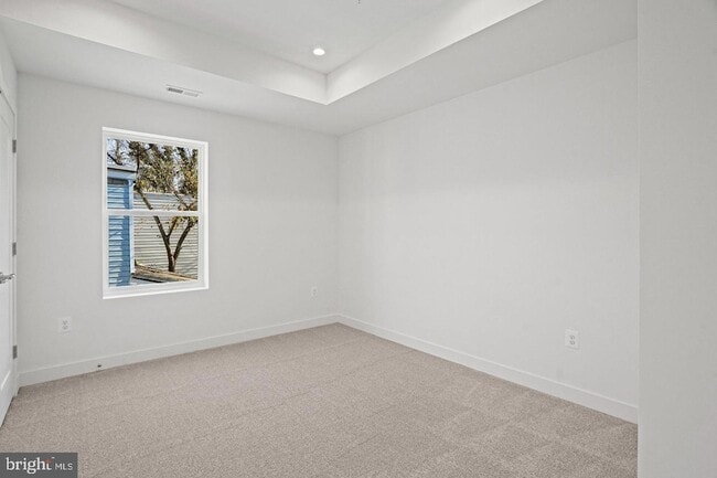 Building Photo - 4421 Kane Pl NE