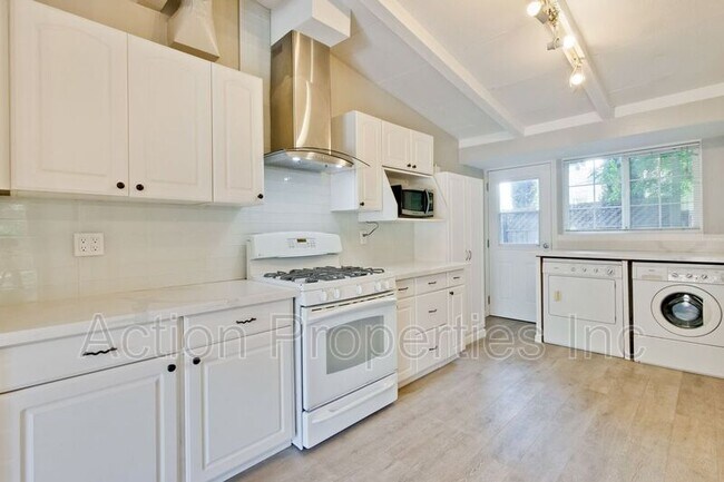 Building Photo - 18850 Newsom Ave