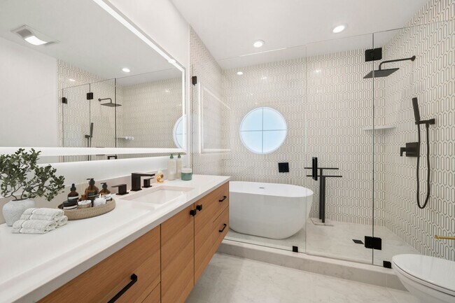 Building Photo - Upgraded 2-Bedroom in Gated Summit Community