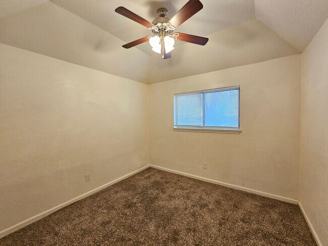 Building Photo - AVAILABLE NOW!