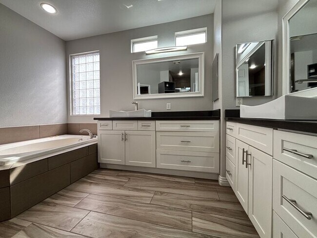 Building Photo - 11548 Valentino Ln