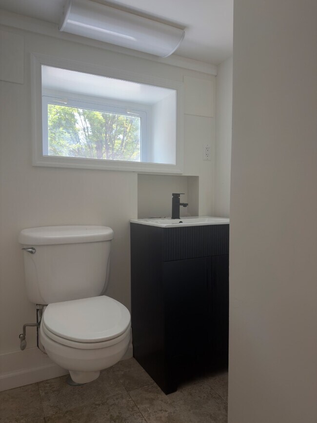 Building Photo - 444 St Davids Ave
