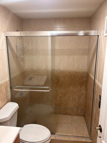 MASTER BATH - 13755 SW 169th Ter