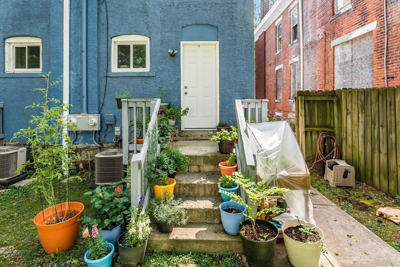 Building Photo - 397 Stoddart Ave