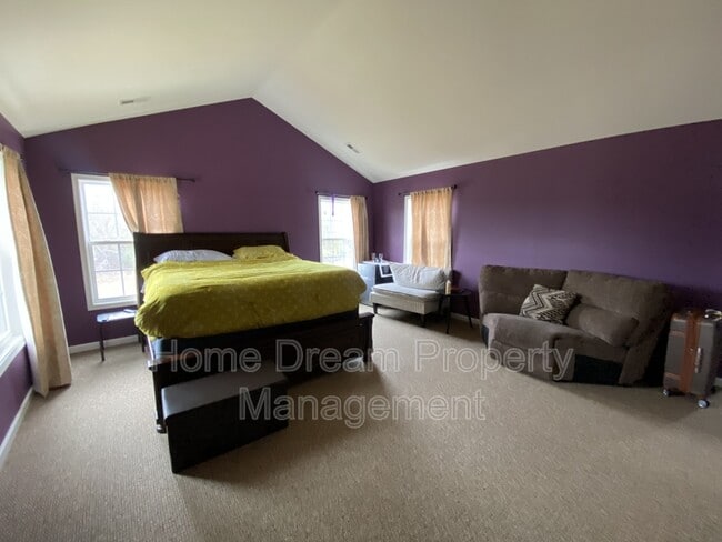 Building Photo - 11212 Katerina Dr S