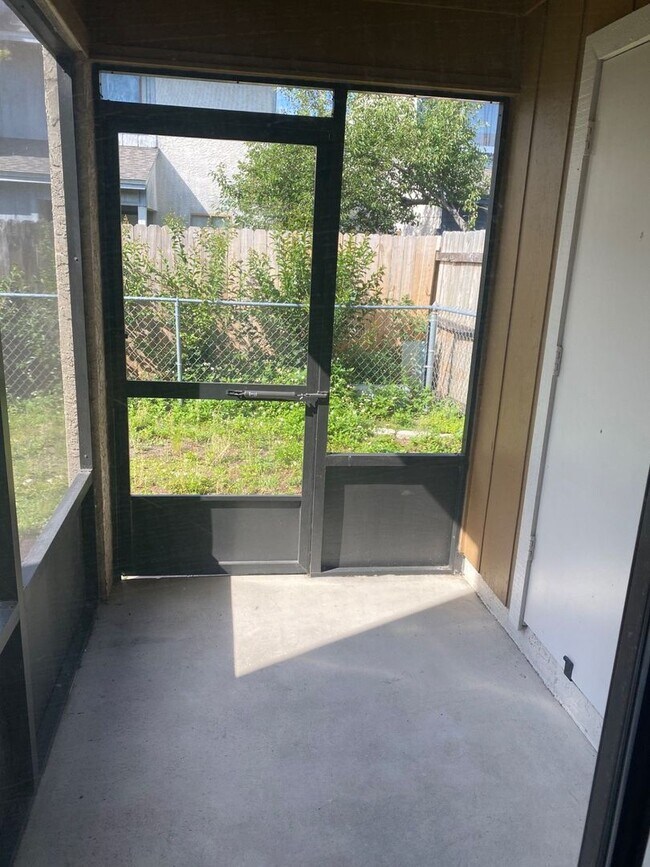 Building Photo - Efficient Townhome w/Easy Access to Lynn Haven, Historic St. Andrew's & PCB!