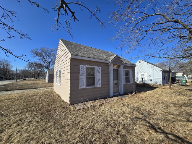 Primary Photo - 158 S Roosevelt Rd