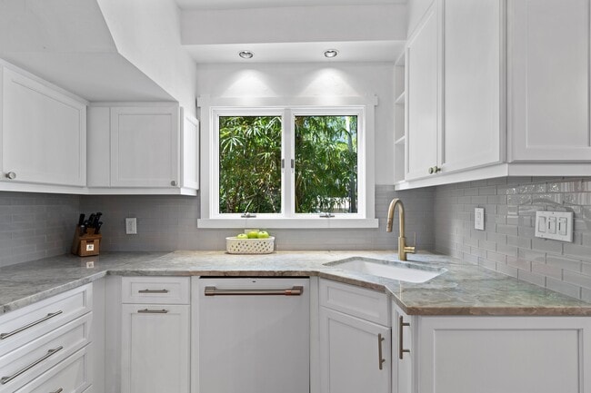 Building Photo - 727 Claremore Dr