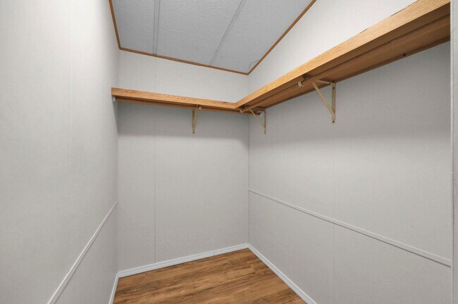 Building Photo - 3-Bedroom 2-Bathroom home with HUGE Shop in Cedar Flats