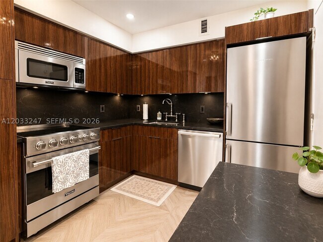 Building Photo - 5700 Collins Ave