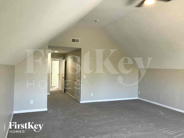 Building Photo - 7301 Hidden Creek Dr