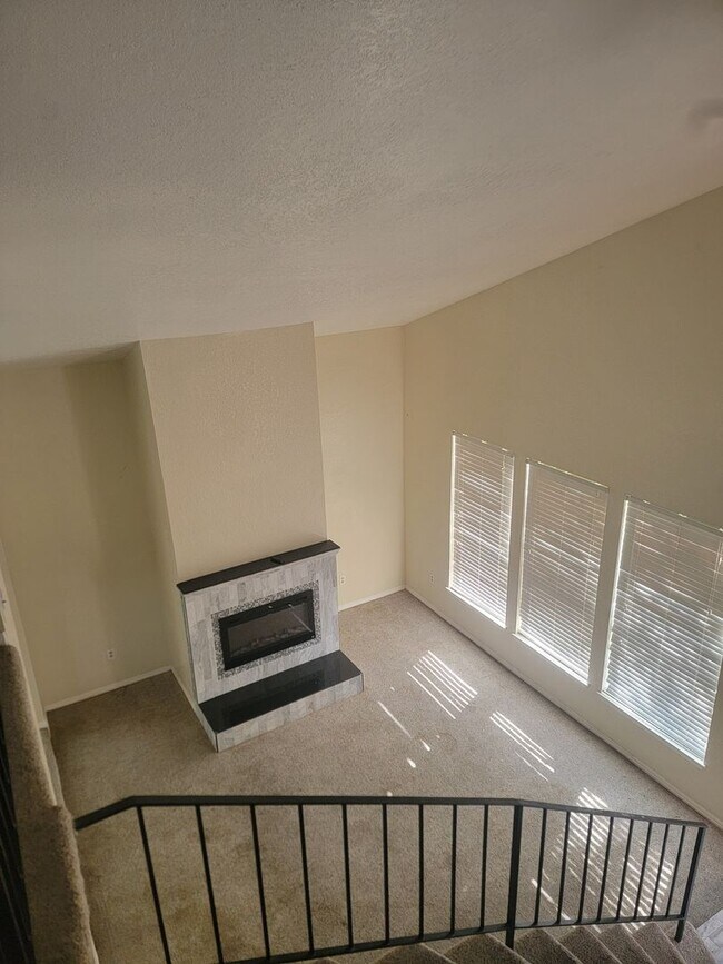 Building Photo - 3 Bed / 2 Bath Home with Pool, RV Parking & Private Balcony