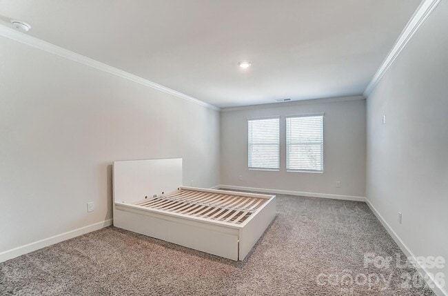 Building Photo - 3026 Lisburn St