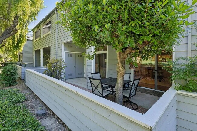 Building Photo - Stylish Golf Course Condo in North San Jose