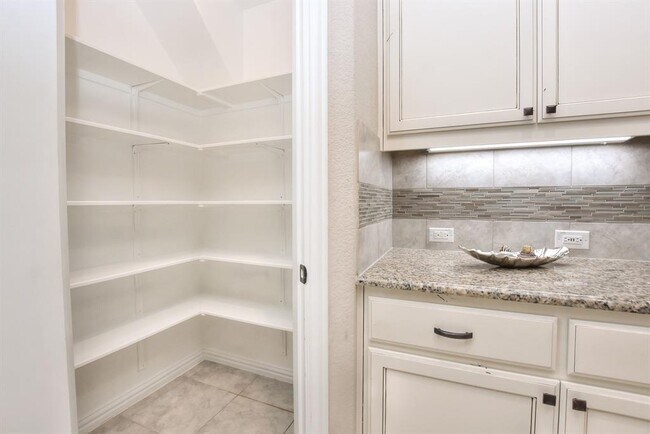 Building Photo - 109 Belford St