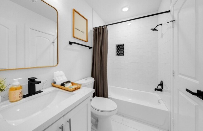 Building Photo - 3021 Prospect St