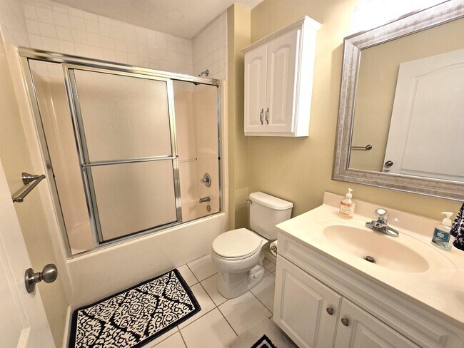 Building Photo - 2236 Lesner Crescent