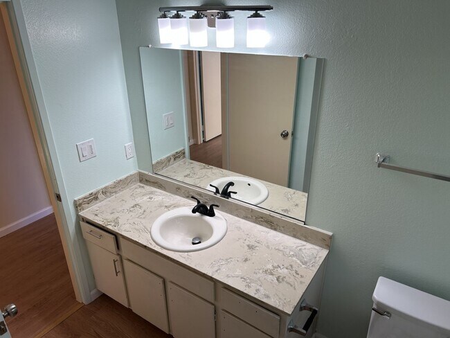 Building Photo - Highly Sought Somerset Highlands Beautiful Home