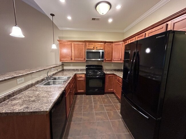 Building Photo - 122 Singapore Cir