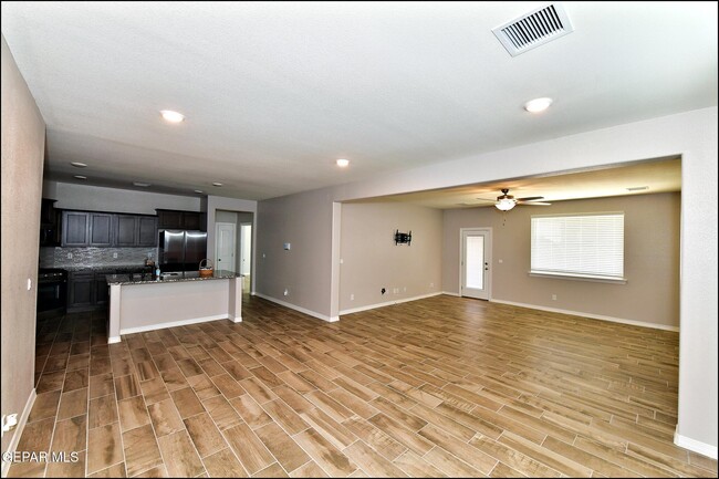 Building Photo - 10716 Drew Pearson Dr