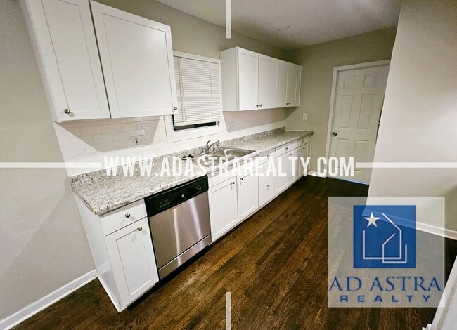 Building Photo - Beautiful 3 Bed 2 Bath Brick Home in KCMO!...