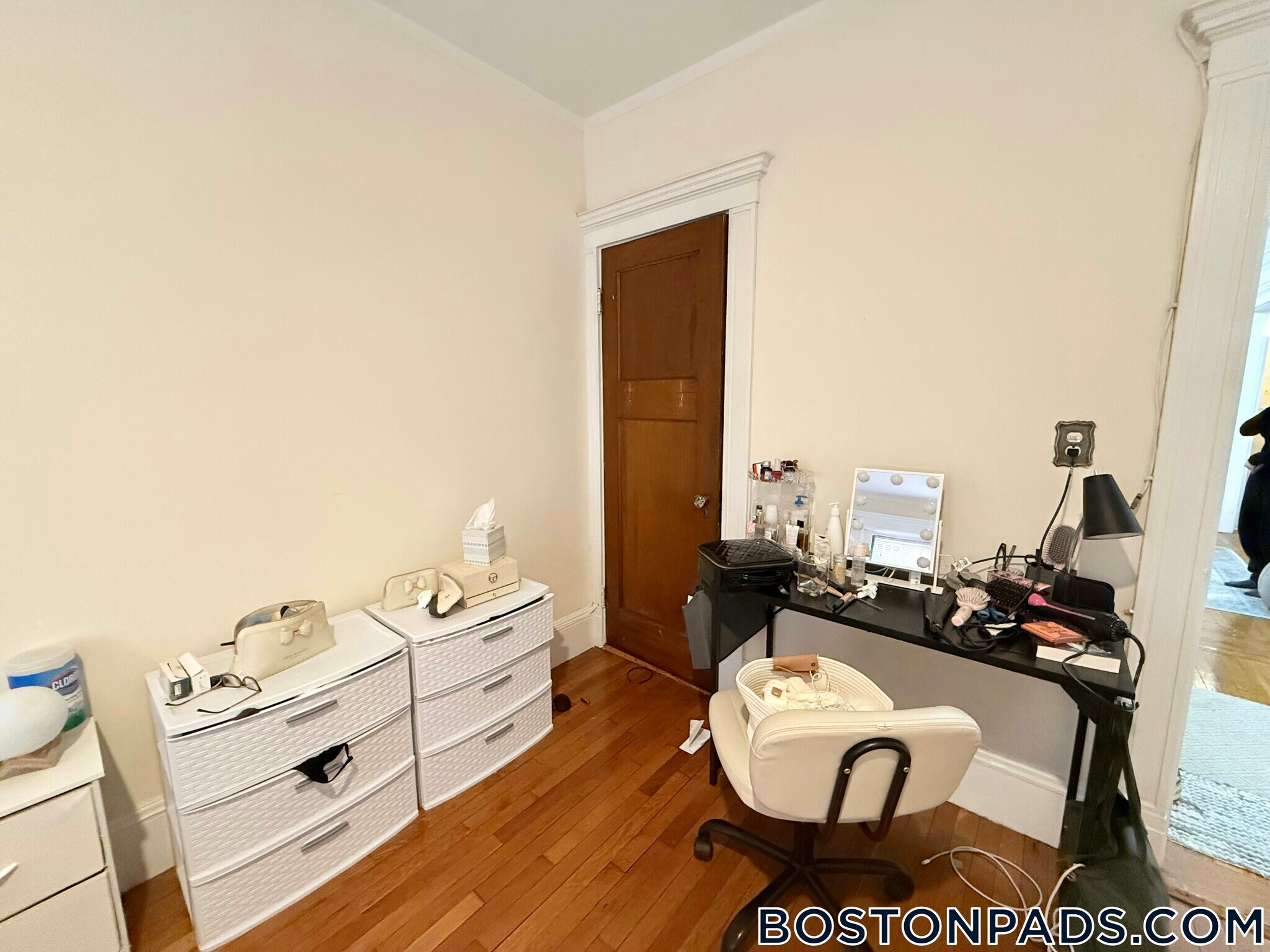 Building Photo - 452 Park Dr