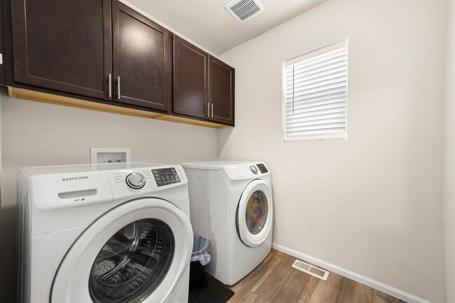 Building Photo - Spacious 3-Bedroom Home with Bonus Room, Main-Floor Den & Covered Patio Near JBLM
