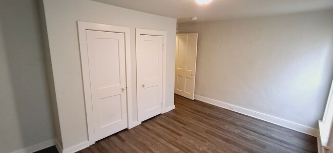 Building Photo - 2 Bedroom 1 Bathroom in Lancaster City!