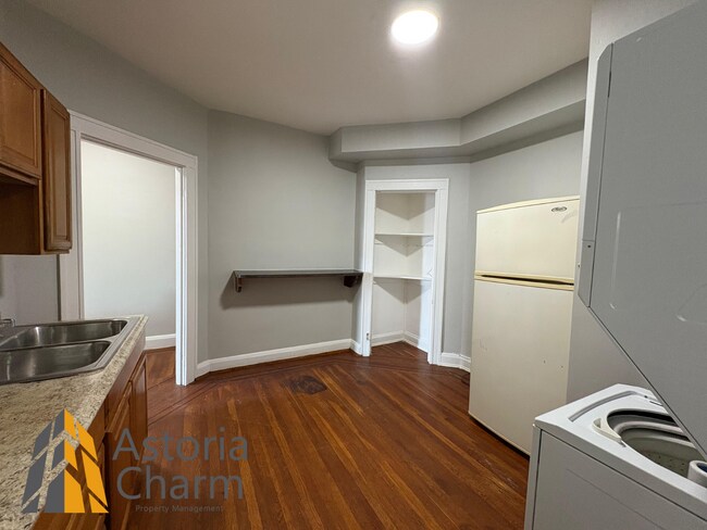 Building Photo - 2756 Pelham Ave