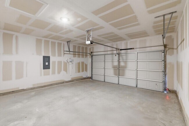 Building Photo - 501 Green Gables Dr