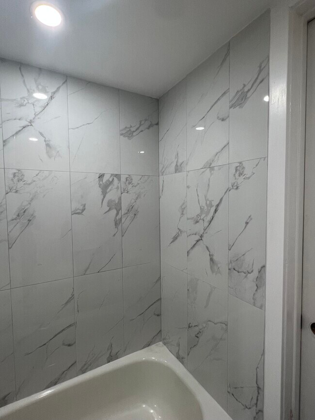 Building Photo - 1021 Adams Ave