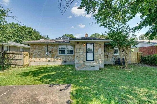 Building Photo - Awesome East Memphis Home